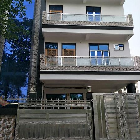 Surabhi Garden Inn Лакхнау Экстерьер фото