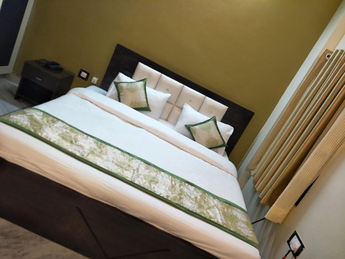 Surabhi Garden Inn Лакхнау Экстерьер фото