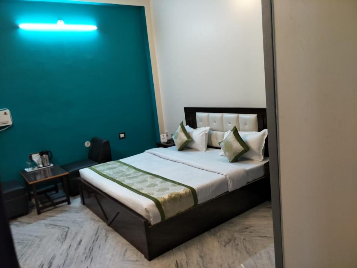 Surabhi Garden Inn Лакхнау Экстерьер фото