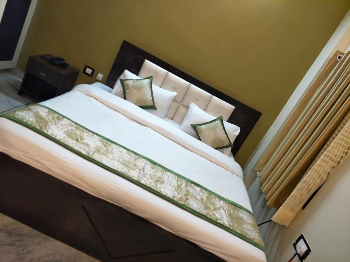 Surabhi Garden Inn Лакхнау Экстерьер фото