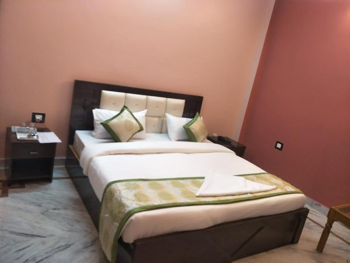 Surabhi Garden Inn Лакхнау Экстерьер фото