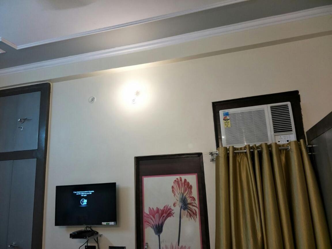 Surabhi Garden Inn Лакхнау Экстерьер фото